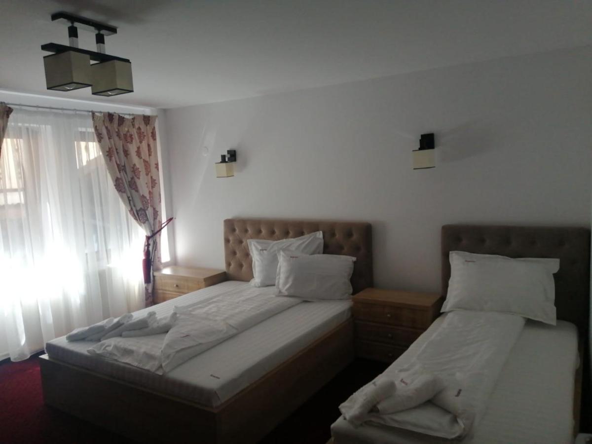 Hotel Pensiunea Rosenau Rîşnov Esterno foto