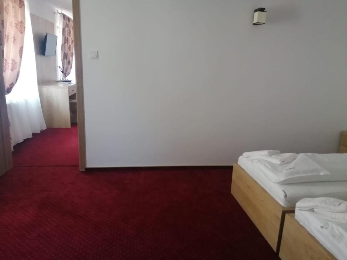 Hotel Pensiunea Rosenau Rîşnov Esterno foto