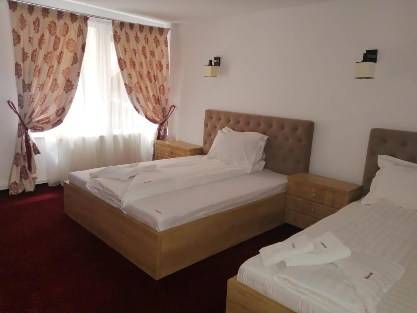 Hotel Pensiunea Rosenau Rîşnov Esterno foto